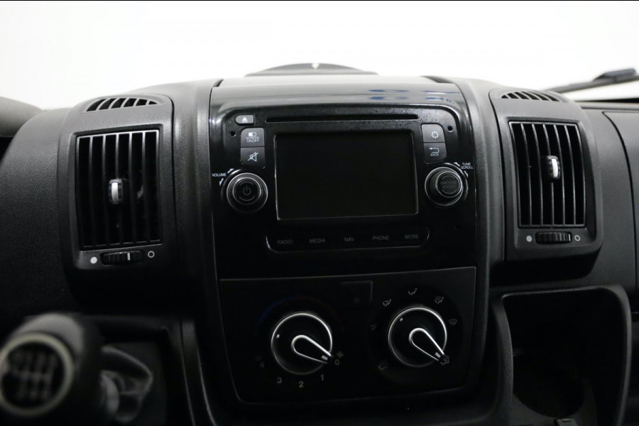 Peugeot Boxer 2.0 BlueHDI L3/H2 CAMERA NAVI AIRCO TREKHAAK GRIJS LEASE V/A € 99,- p.m. INRUIL MOGELIJK