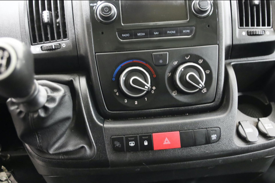 Peugeot Boxer 2.0 BlueHDI L3/H2 CAMERA NAVI AIRCO TREKHAAK GRIJS LEASE V/A € 99,- p.m. INRUIL MOGELIJK