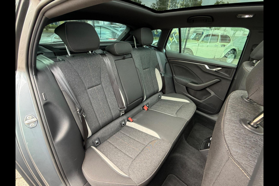Škoda SCALA 1.0 TSI automaat Business Edition, CarPlay, Panoramadak, Trekhaak