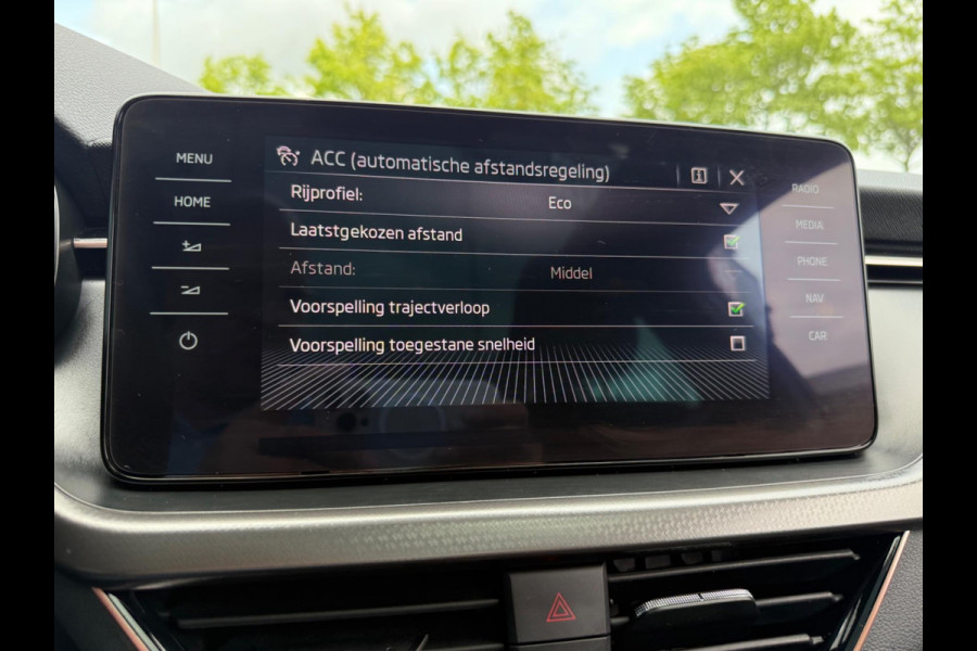 Škoda SCALA 1.0 TSI automaat Business Edition, CarPlay, Panoramadak, Trekhaak