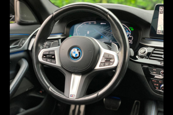 BMW 5 Serie 530e Business Edition Plus | M Sport | Leder | Camera | ACC | Schuifdak | 19 Inch |