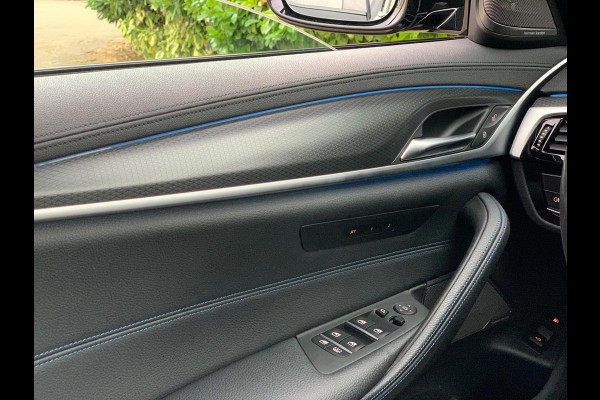 BMW 5 Serie 530e Business Edition Plus | M Sport | Leder | Camera | ACC | Schuifdak | 19 Inch |