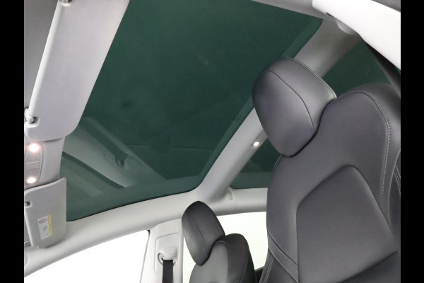 Tesla Model 3 Black Edition Standard RWD Plus 60 kWh | Navigatie | Panoramadak | Privacy Glass | ACCU 90%