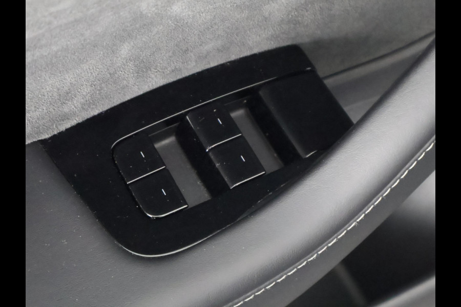 Tesla Model 3 Black Edition Standard RWD Plus 60 kWh | Navigatie | Panoramadak | Privacy Glass | ACCU 90%