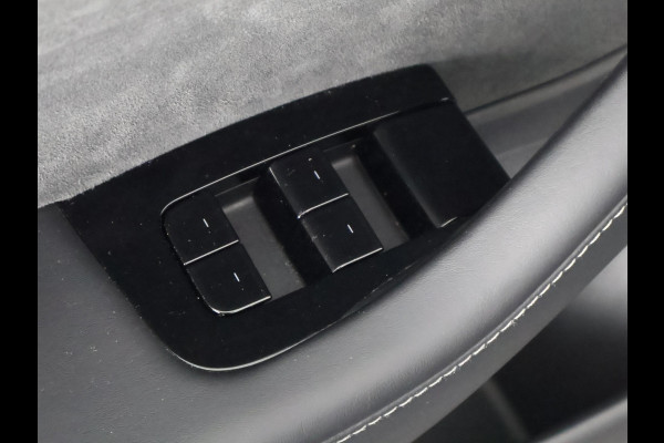 Tesla Model 3 Black Edition Standard RWD Plus 60 kWh | Navigatie | Panoramadak | Privacy Glass | ACCU 90%