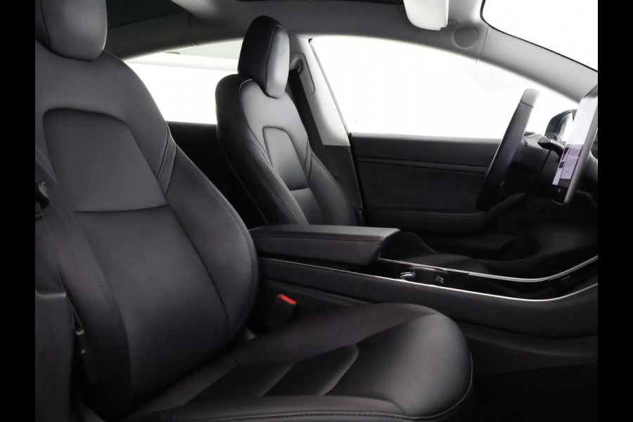 Tesla Model 3 Black Edition Standard RWD Plus 60 kWh | Navigatie | Panoramadak | Privacy Glass | ACCU 90%