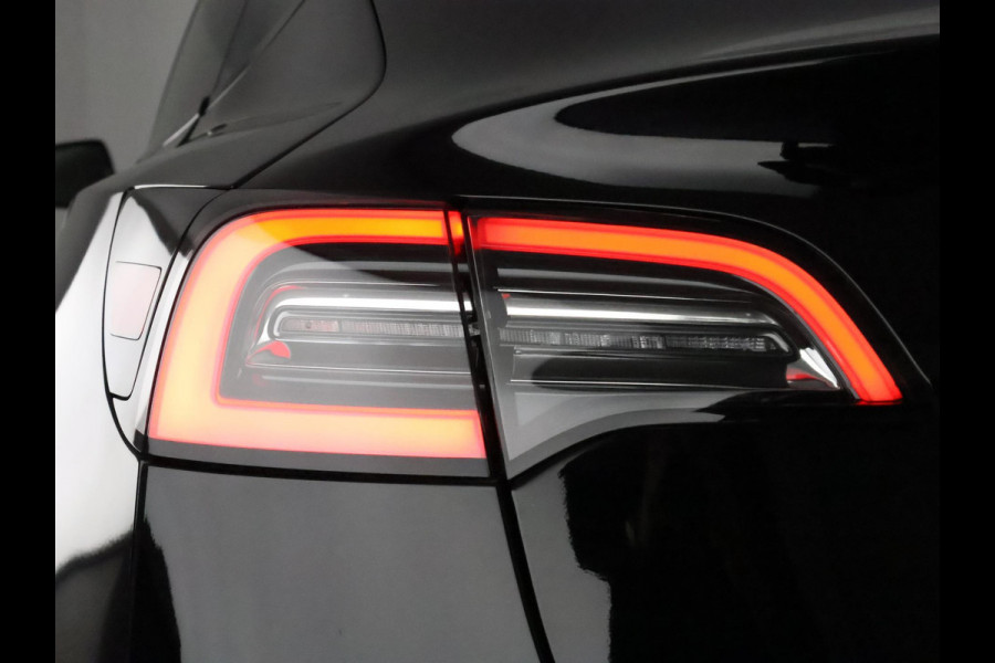 Tesla Model 3 Black Edition Standard RWD Plus 60 kWh | Navigatie | Panoramadak | Privacy Glass | ACCU 90%
