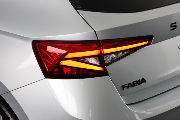 Škoda Fabia Monte Carlo 1.0 TSI 115 pk 7 versn. DSG | Travel assist plus | 18 inch lichtmetalen velgen | Verwarmbare voorstoelen | Zwart dak