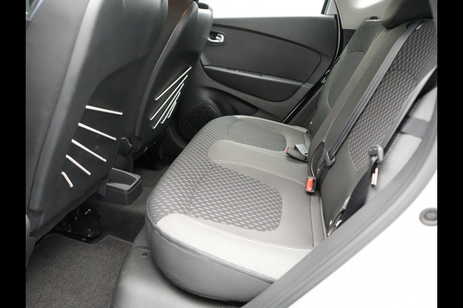 Renault Captur 1.3 TCe Intens Automaat 150pk | Trekhaak | Apple Carplay | Navigatie | DAB | Android Auto | Cruise Control | L.M. 17" | LED Koplampen |