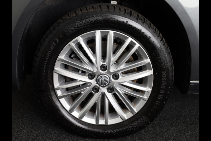 Volkswagen Caddy Maxi 1.4 TSI Trendline 125 pk Automaat (DSG) | Navigatie | Trekhaak | Parkeersensoren (Park assist) | Achteruitrijcamera | Stoelverwarming | Autom. airco |