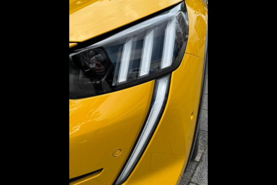 Peugeot 208 1.2 PureTech GT - Panorama dak I Navigatie I Airco I Sport pakket I 1/2 Leer I Trekhaak I Dealer onderhouden