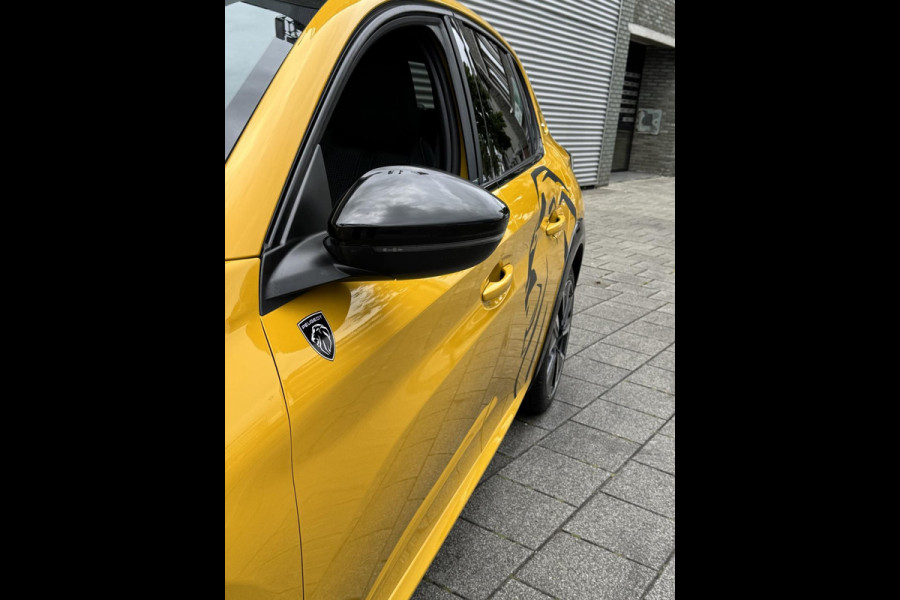 Peugeot 208 1.2 PureTech GT - Panorama dak I Navigatie I Airco I Sport pakket I 1/2 Leer I Trekhaak I Dealer onderhouden