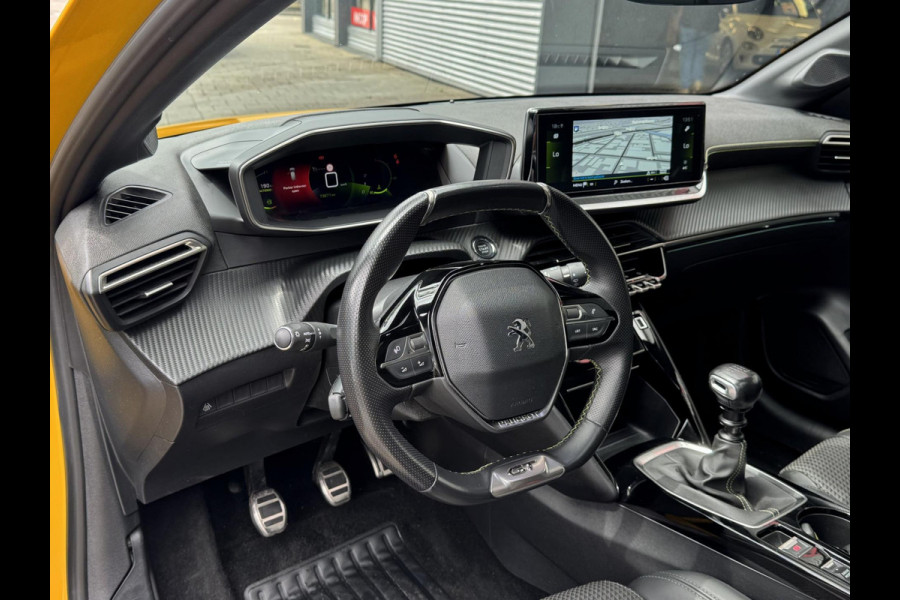 Peugeot 208 1.2 PureTech GT - Panorama dak I Navigatie I Airco I Sport pakket I 1/2 Leer I Trekhaak I Dealer onderhouden