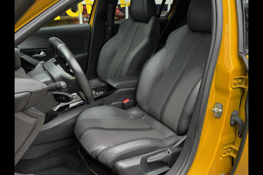 Peugeot 208 1.2 PureTech GT - Panorama dak I Navigatie I Airco I Sport pakket I 1/2 Leer I Trekhaak I Dealer onderhouden