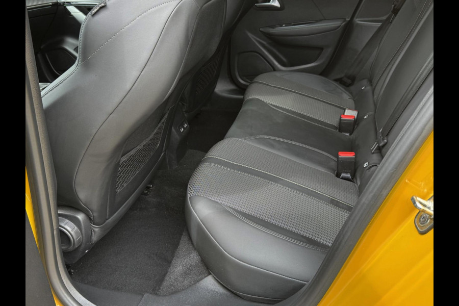 Peugeot 208 1.2 PureTech GT - Panorama dak I Navigatie I Airco I Sport pakket I 1/2 Leer I Trekhaak I Dealer onderhouden