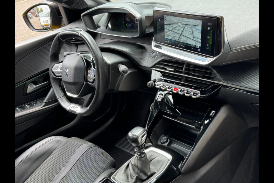 Peugeot 208 1.2 PureTech GT - Panorama dak I Navigatie I Airco I Sport pakket I 1/2 Leer I Trekhaak I Dealer onderhouden