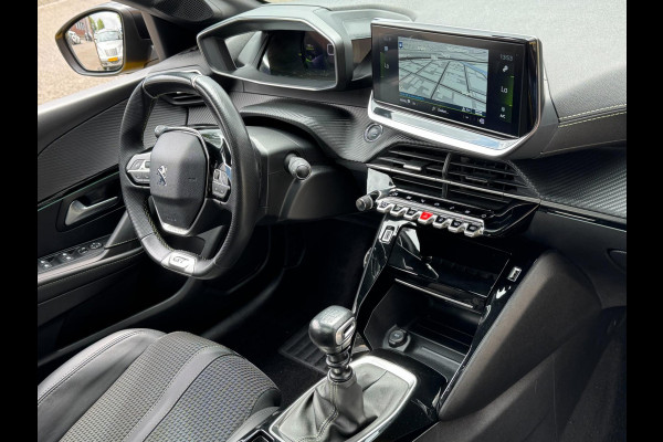 Peugeot 208 1.2 PureTech GT - Panorama dak I Navigatie I Airco I Sport pakket I 1/2 Leer I Trekhaak I Dealer onderhouden