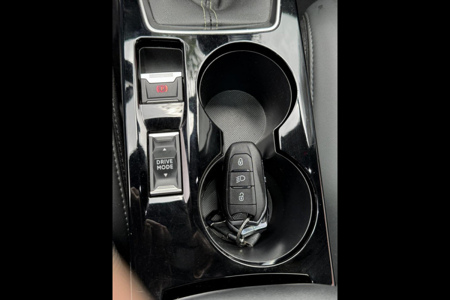 Peugeot 208 1.2 PureTech GT - Panorama dak I Navigatie I Airco I Sport pakket I 1/2 Leer I Trekhaak I Dealer onderhouden