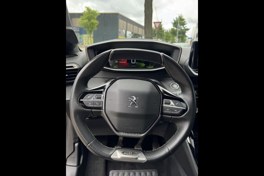 Peugeot 208 1.2 PureTech GT - Panorama dak I Navigatie I Airco I Sport pakket I 1/2 Leer I Trekhaak I Dealer onderhouden