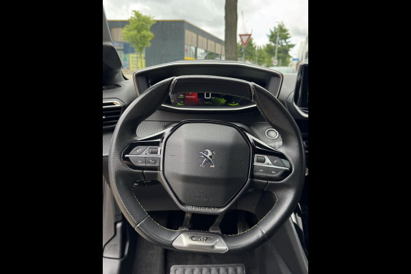 Peugeot 208 1.2 PureTech GT - Panorama dak I Navigatie I Airco I Sport pakket I 1/2 Leer I Trekhaak I Dealer onderhouden