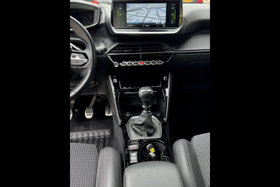 Peugeot 208 1.2 PureTech GT - Panorama dak I Navigatie I Airco I Sport pakket I 1/2 Leer I Trekhaak I Dealer onderhouden