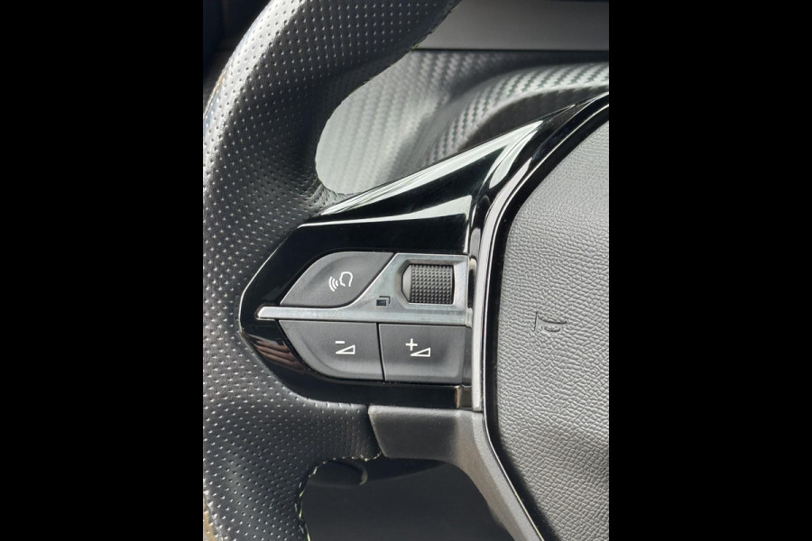 Peugeot 208 1.2 PureTech GT - Panorama dak I Navigatie I Airco I Sport pakket I 1/2 Leer I Trekhaak I Dealer onderhouden