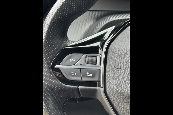 Peugeot 208 1.2 PureTech GT - Panorama dak I Navigatie I Airco I Sport pakket I 1/2 Leer I Trekhaak I Dealer onderhouden