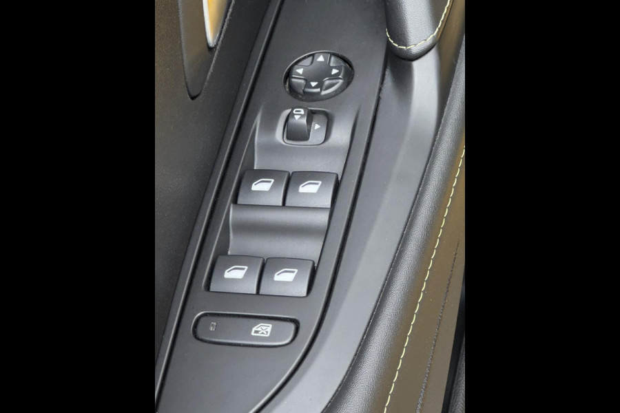 Peugeot 208 1.2 PureTech GT - Panorama dak I Navigatie I Airco I Sport pakket I 1/2 Leer I Trekhaak I Dealer onderhouden
