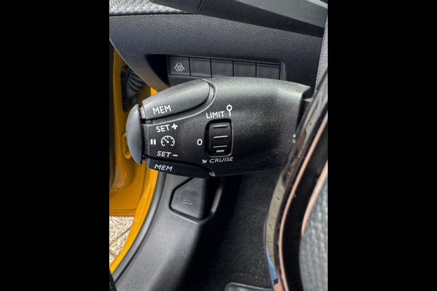 Peugeot 208 1.2 PureTech GT - Panorama dak I Navigatie I Airco I Sport pakket I 1/2 Leer I Trekhaak I Dealer onderhouden