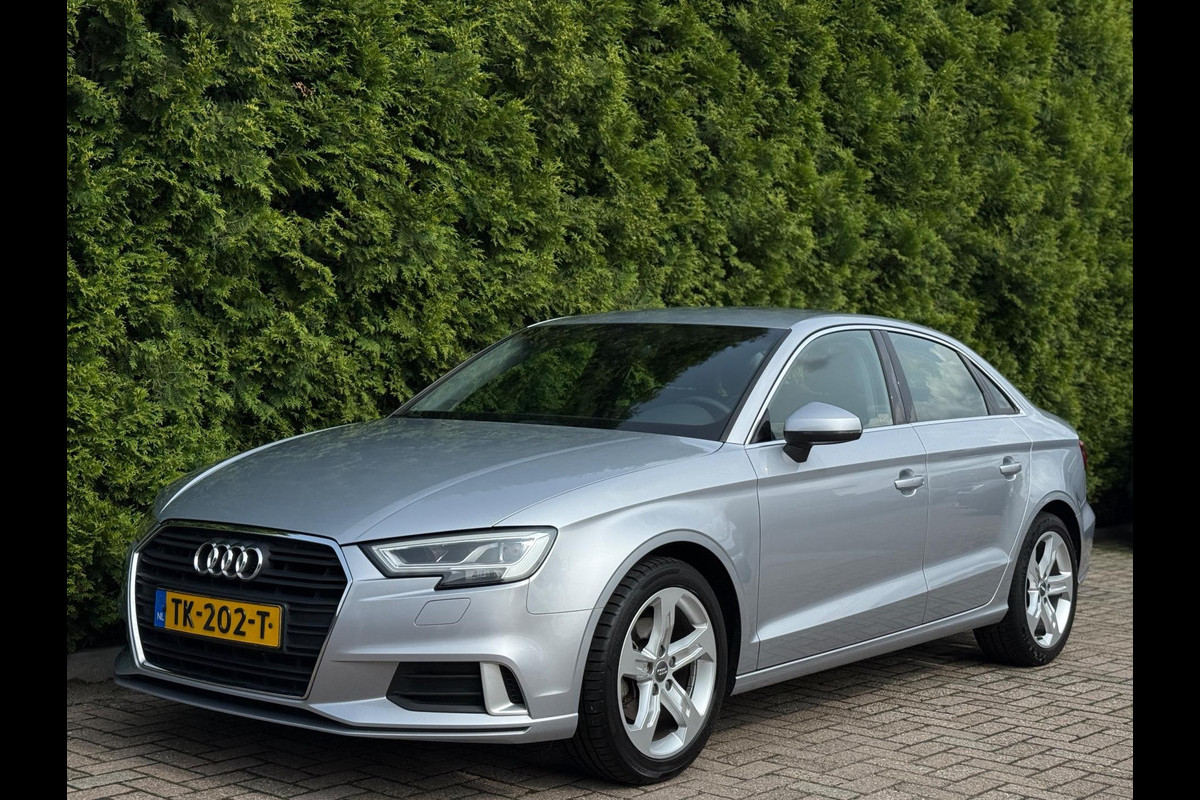 Audi A3 Limousine 30 TFSI Sport CarPlay Audi A3 Limousine 30 TFSI Sport CarPlay