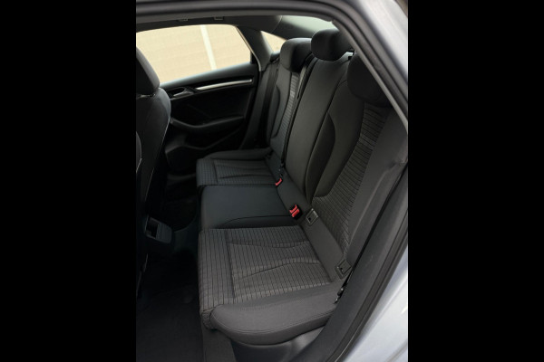 Audi A3 Limousine 30 TFSI Sport CarPlay
