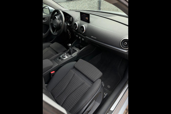 Audi A3 Limousine 30 TFSI Sport CarPlay
