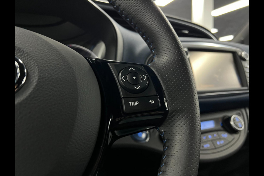 Toyota Yaris 1.5 Hybrid Bi-Tone| Lane | Camera | LED |Keyles