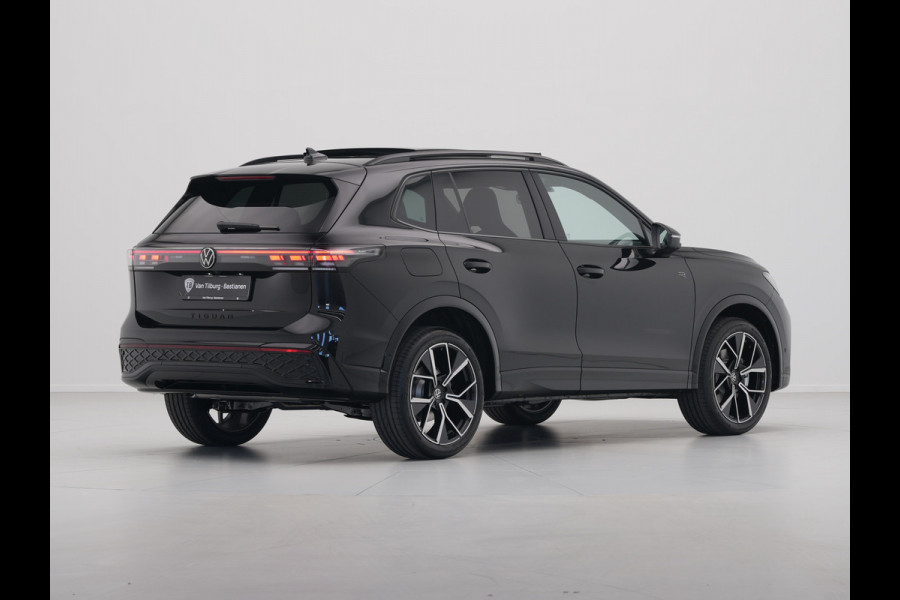 Volkswagen Tiguan R-Line Edition - eHybrid | 'App-Connect' draadloze smartphone integratie | Automatische afstandsregeling (Adaptive Cruise Control) | Digital Cockpit Pro (26 cm)