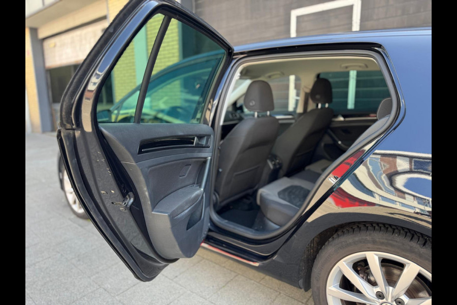 Volkswagen Golf 1.5 TSI Highline Business R