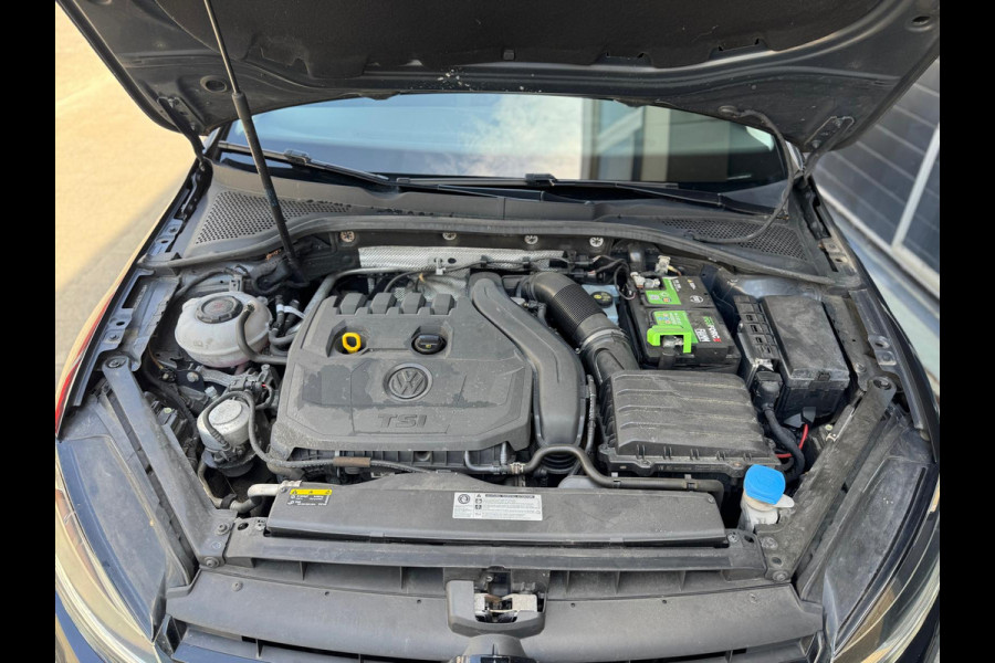 Volkswagen Golf 1.5 TSI Highline Business R
