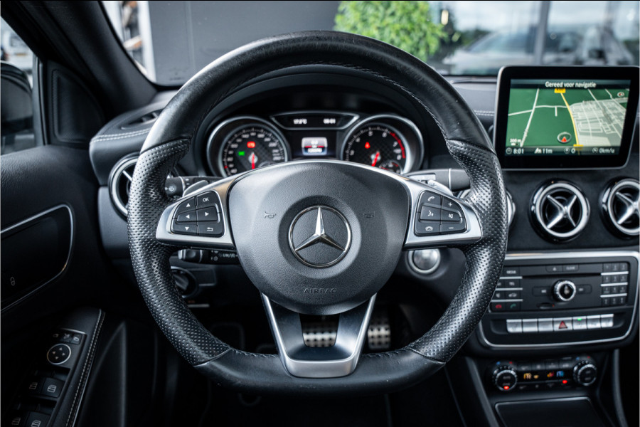 Mercedes-Benz A-Klasse A200 AMG-Line l Panorama l Keyles start l Stoel verw.