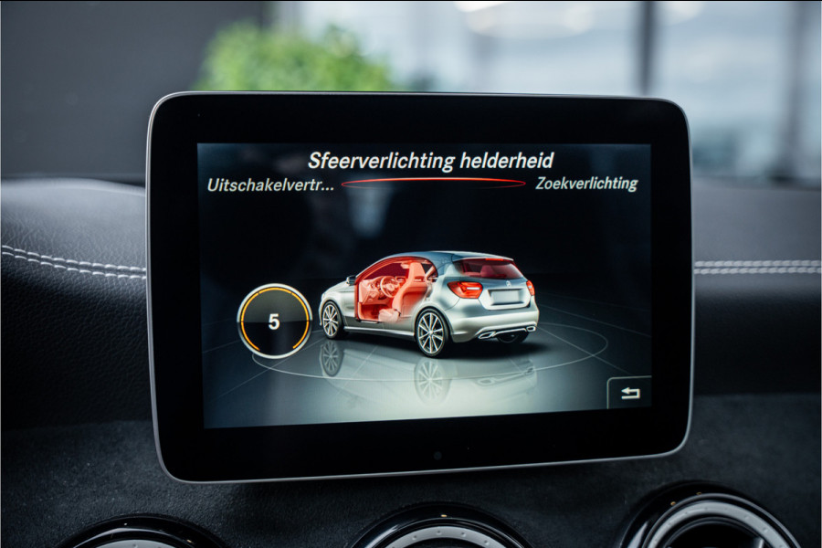 Mercedes-Benz A-Klasse A200 AMG-Line l Panorama l Keyles start l Stoel verw.