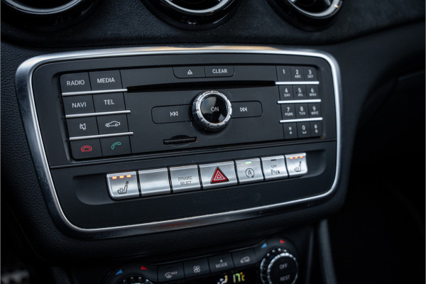 Mercedes-Benz A-Klasse A200 AMG-Line l Panorama l Keyles start l Stoel verw.