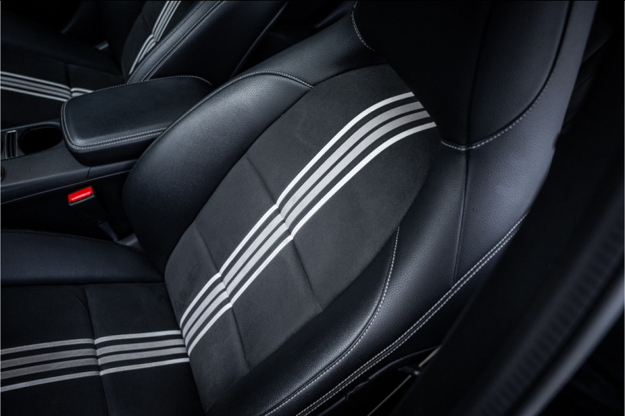 Mercedes-Benz A-Klasse A200 AMG-Line l Panorama l Keyles start l Stoel verw.