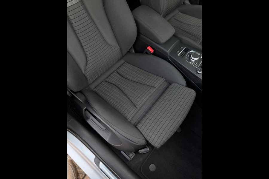 Audi A3 Limousine 30 TFSI Sport CarPlay