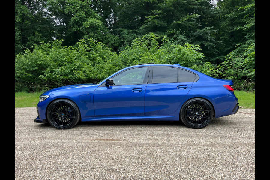 BMW 3-serie 330e High Executive | M Sport Automaat / Schuif-kanteldak / Sportstoelen / Adaptieve LED / M Adaptief onderstel