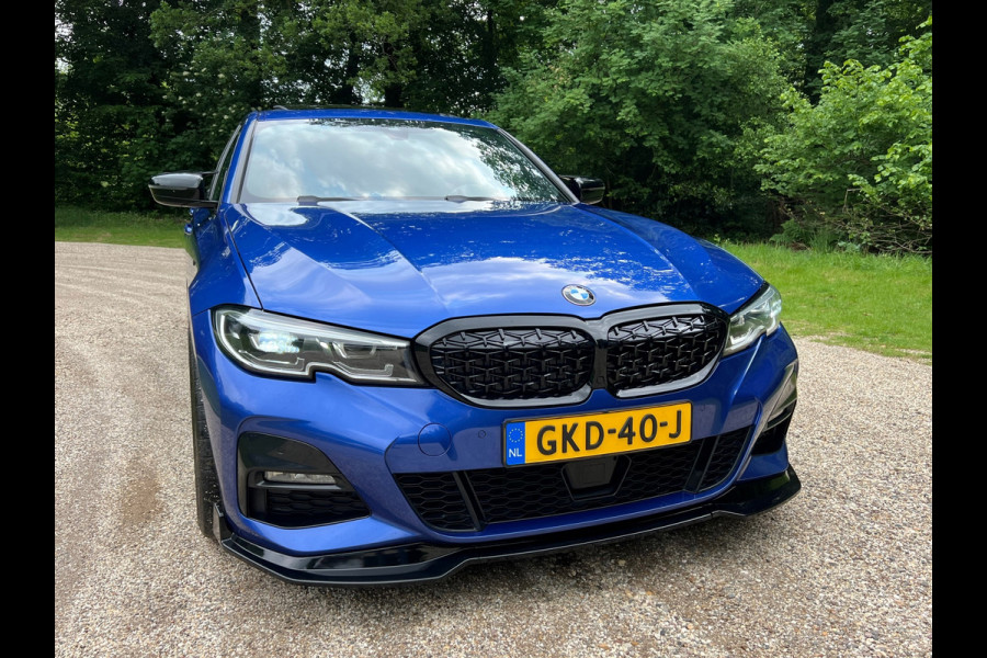 BMW 3-serie 330e High Executive | M Sport Automaat / Schuif-kanteldak / Sportstoelen / Adaptieve LED / M Adaptief onderstel