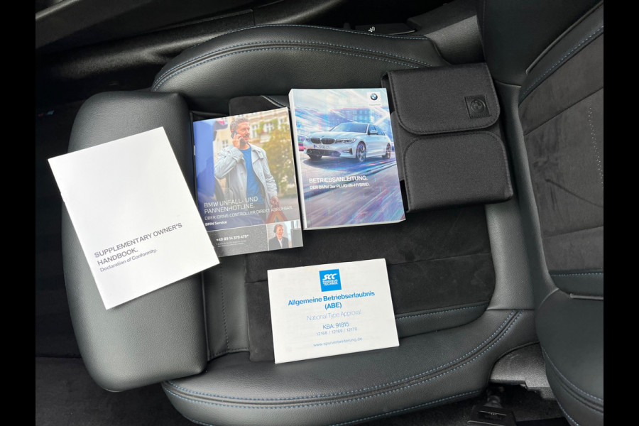 BMW 3-serie 330e High Executive | M Sport Automaat / Schuif-kanteldak / Sportstoelen / Adaptieve LED / M Adaptief onderstel