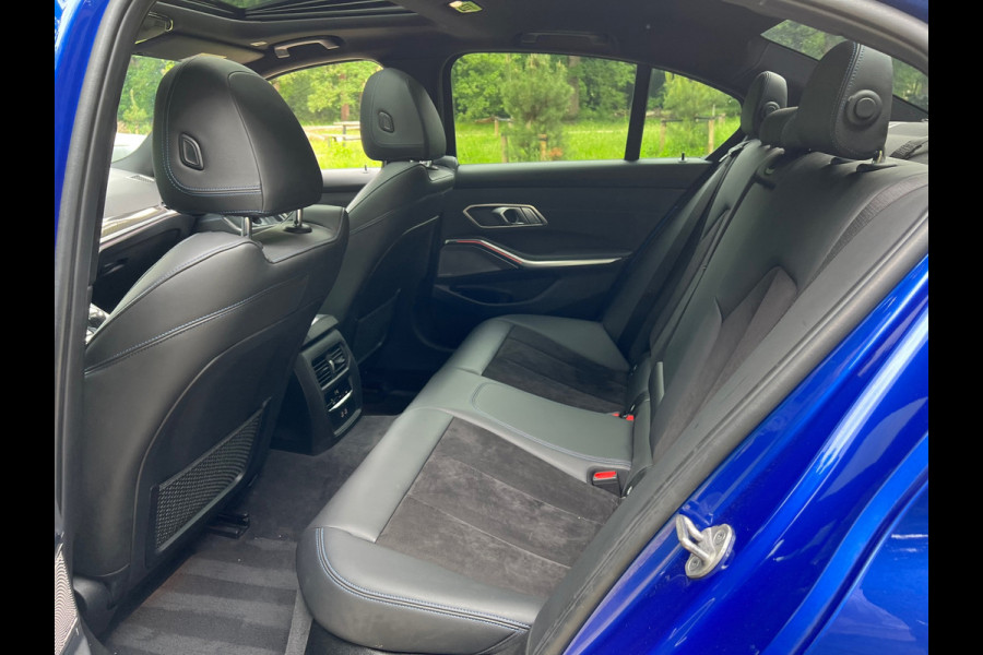 BMW 3-serie 330e High Executive | M Sport Automaat / Schuif-kanteldak / Sportstoelen / Adaptieve LED / M Adaptief onderstel