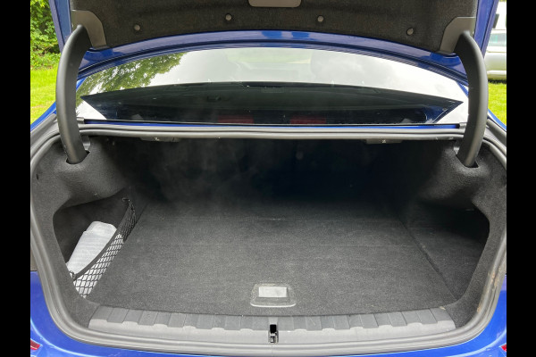 BMW 3-serie 330e High Executive | M Sport Automaat / Schuif-kanteldak / Sportstoelen / Adaptieve LED / M Adaptief onderstel
