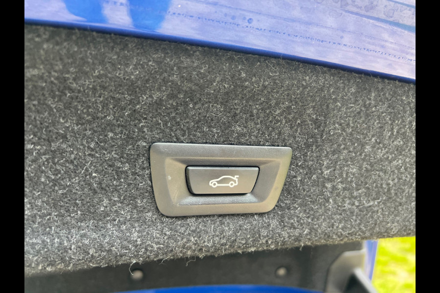 BMW 3-serie 330e High Executive | M Sport Automaat / Schuif-kanteldak / Sportstoelen / Adaptieve LED / M Adaptief onderstel