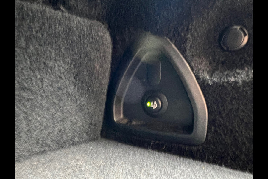 BMW 3-serie 330e High Executive | M Sport Automaat / Schuif-kanteldak / Sportstoelen / Adaptieve LED / M Adaptief onderstel