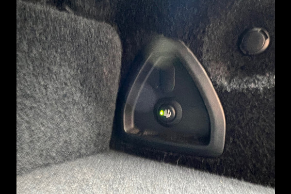 BMW 3-serie 330e High Executive | M Sport Automaat / Schuif-kanteldak / Sportstoelen / Adaptieve LED / M Adaptief onderstel