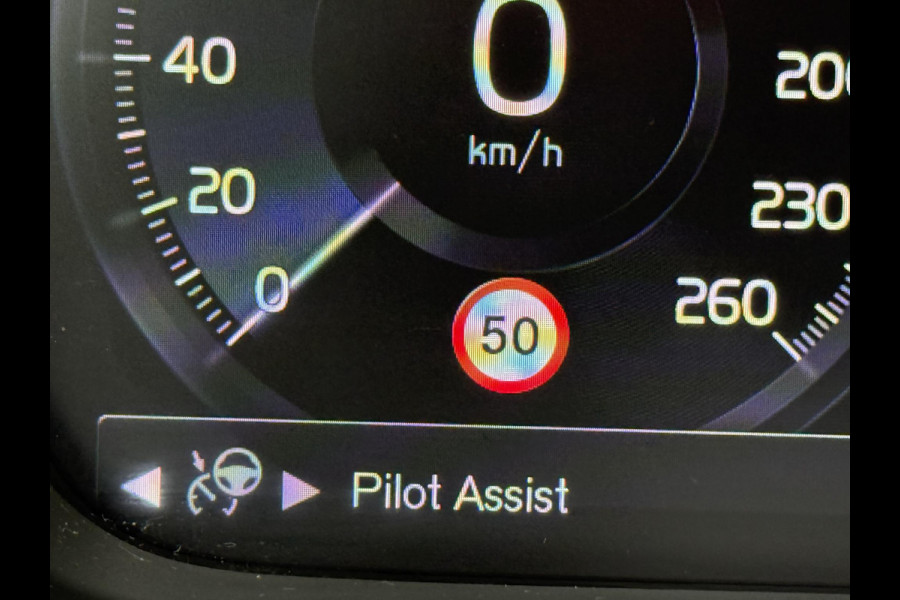 Volvo XC40 1.5 T5 Twin Engine R-Design |Pano|Harman Kardon|Pilot|Memory|360CAM|Winter|SOH85%